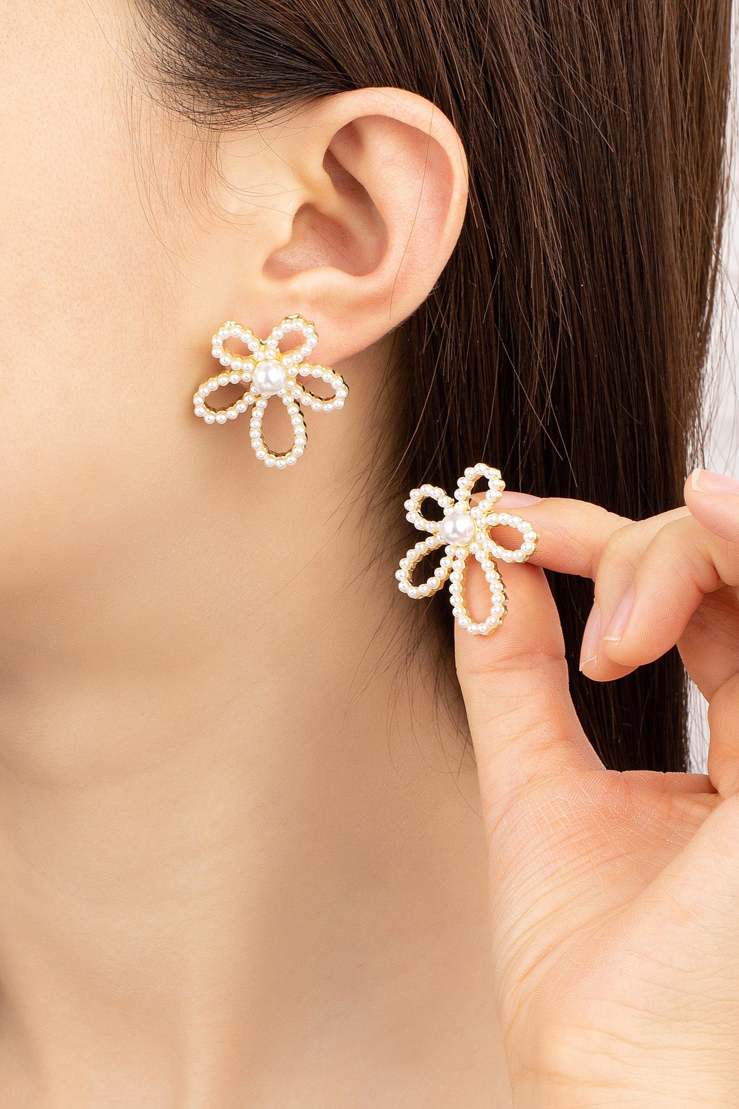 PEARL FLOWER STUD EARRINGS