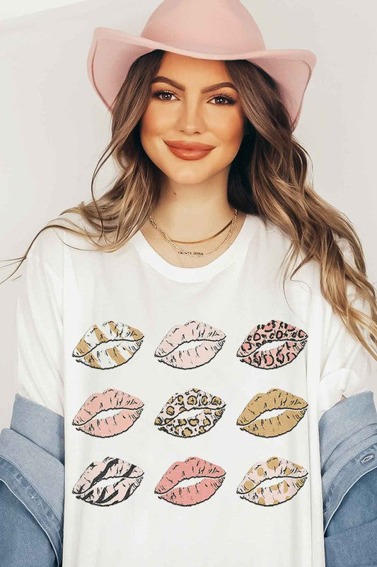 VALENTINE LIP GALLERY GRAPHIC PLUS SIZE TEE