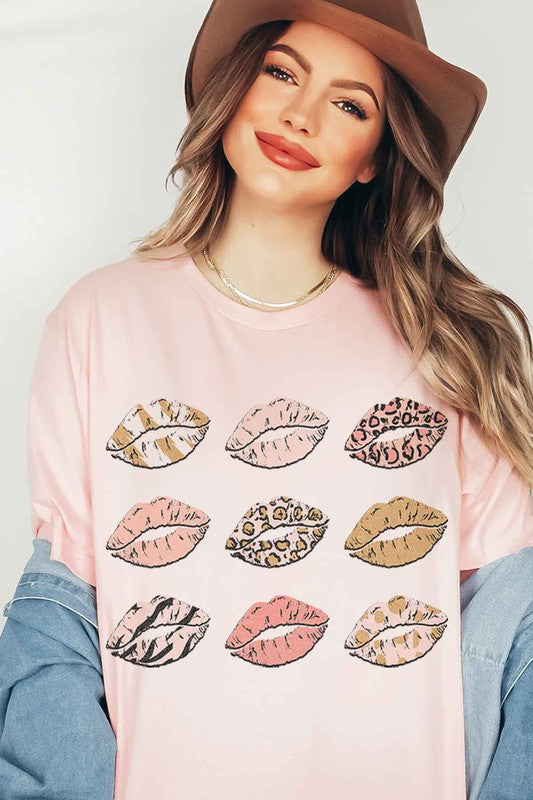 VALENTINE LIP GALLERY GRAPHIC PLUS SIZE TEE