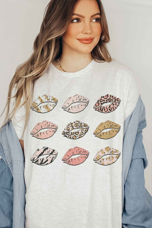 VALENTINE LIP GALLERY GRAPHIC PLUS SIZE TEE