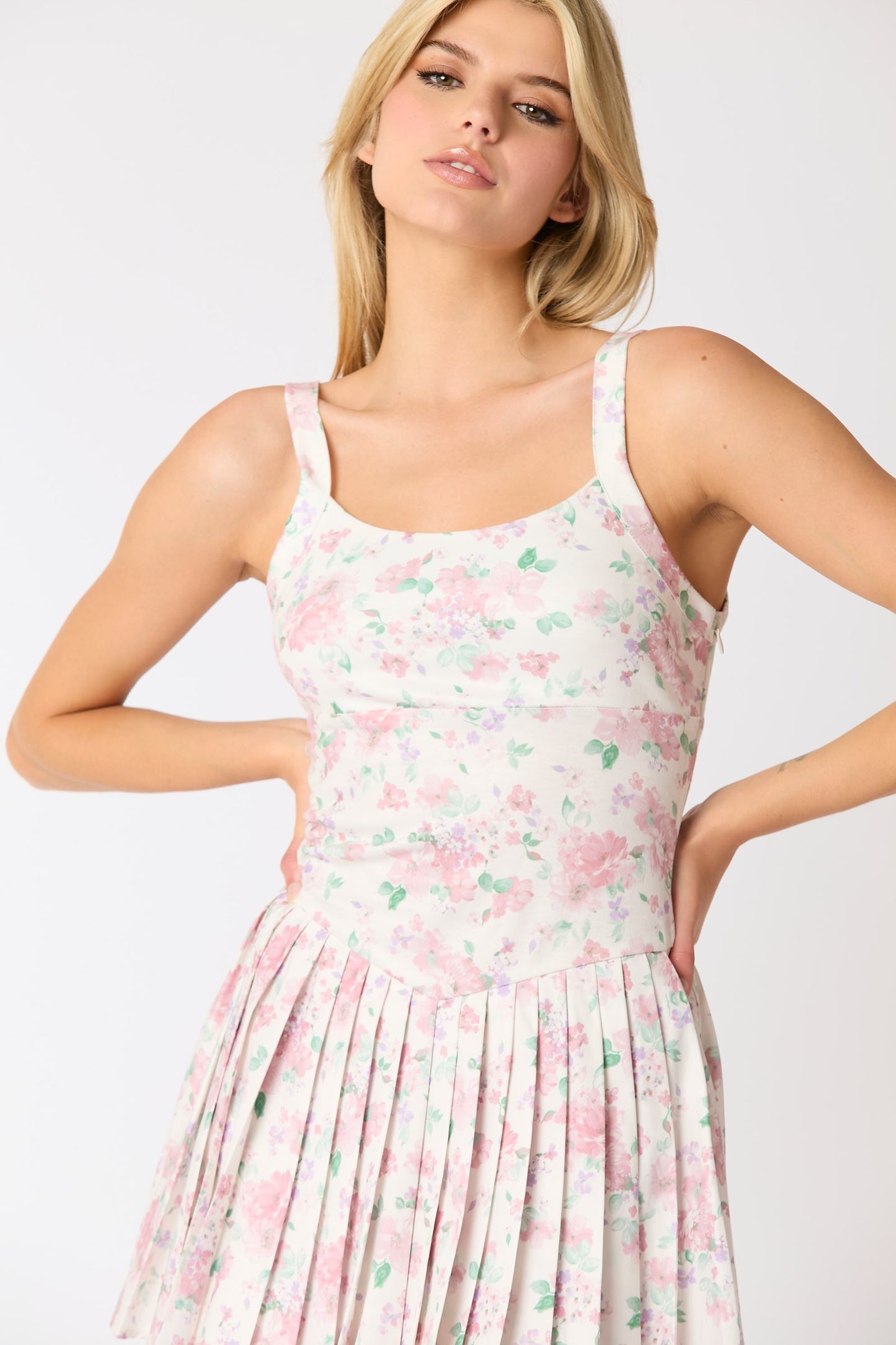 Ditsy Floral Printed Sporty Pleated Romper