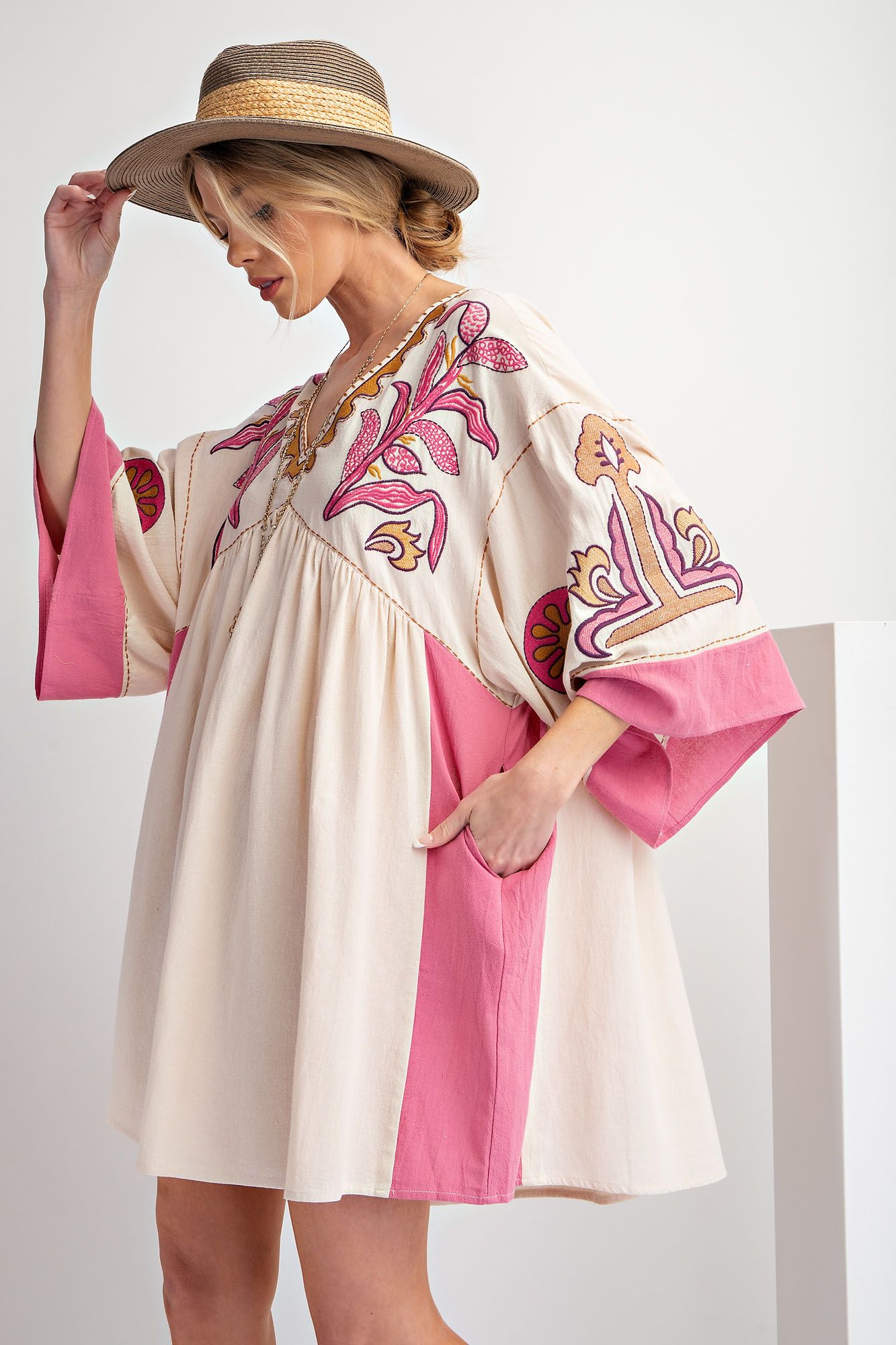 Easel BOHO EMBROIDERED LINEN WOVEN DRESS Pink