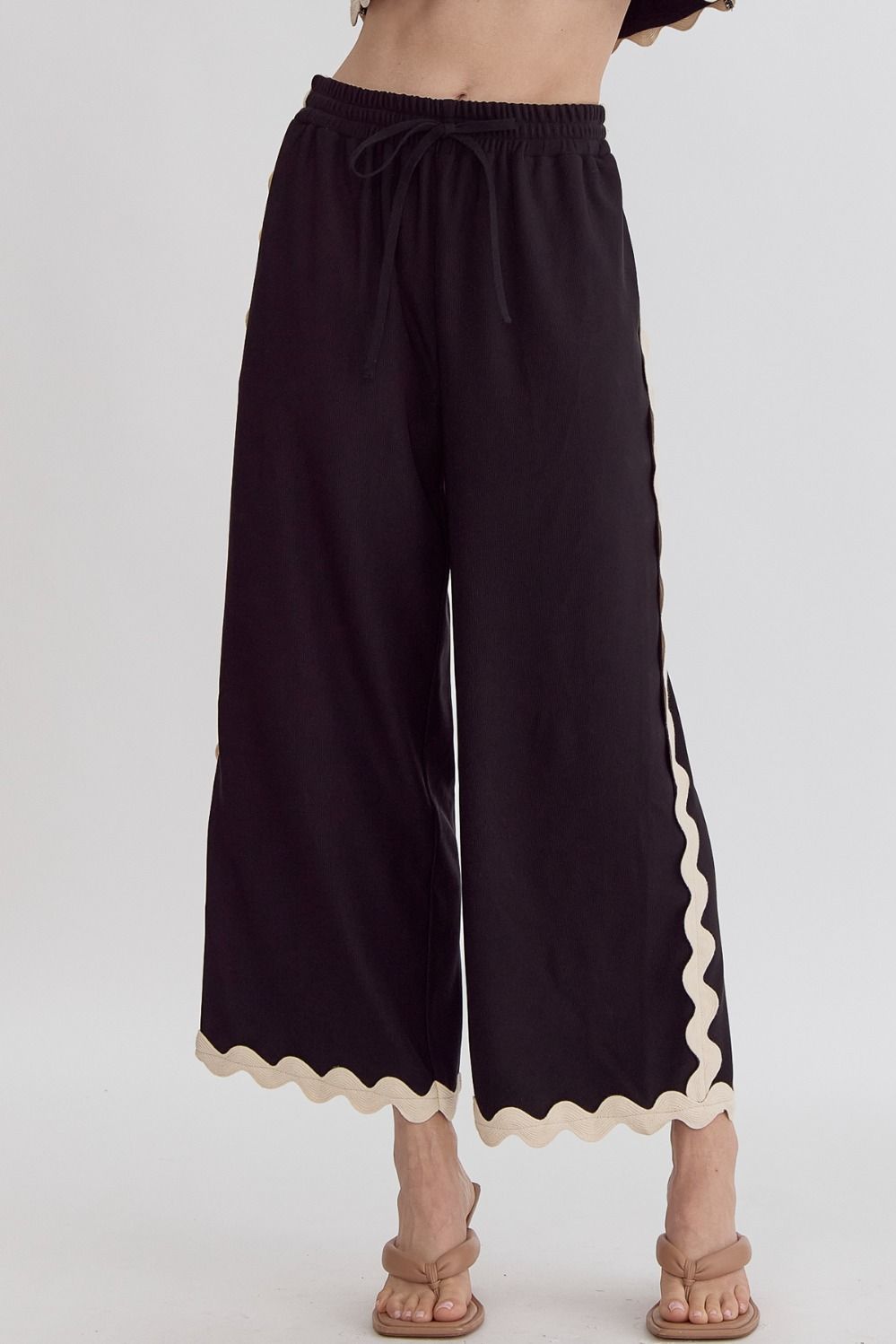 Jasmin Black Ric Rac Set