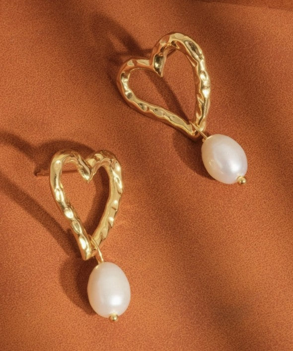 Laura 18K Non-Tarnish Classic Heart Pearl Earring