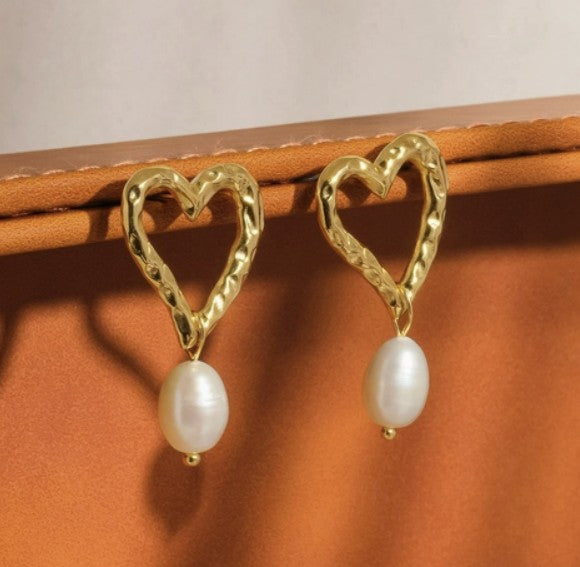 Laura 18K Non-Tarnish Classic Heart Pearl Earring