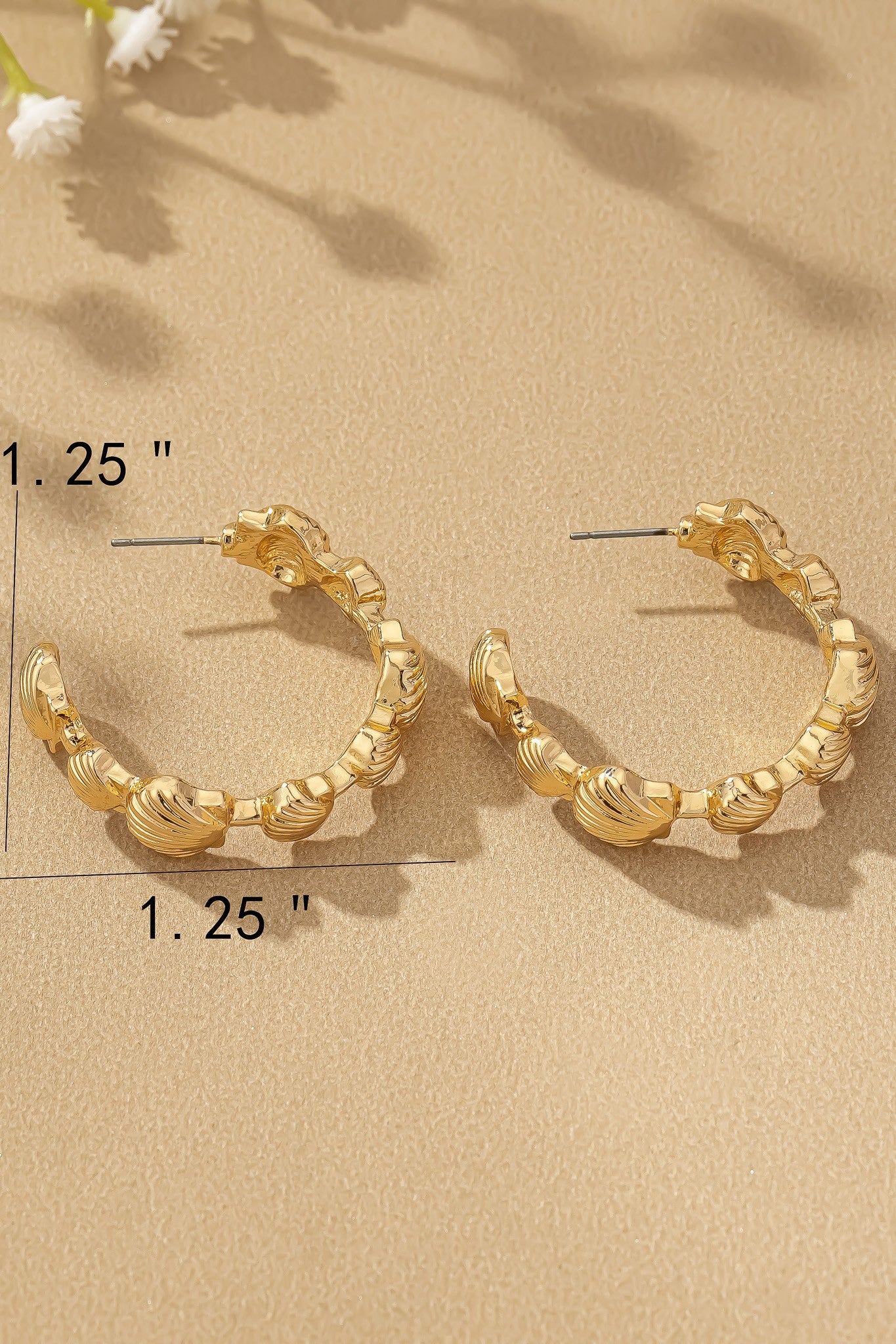 Metal shell hoop earrings