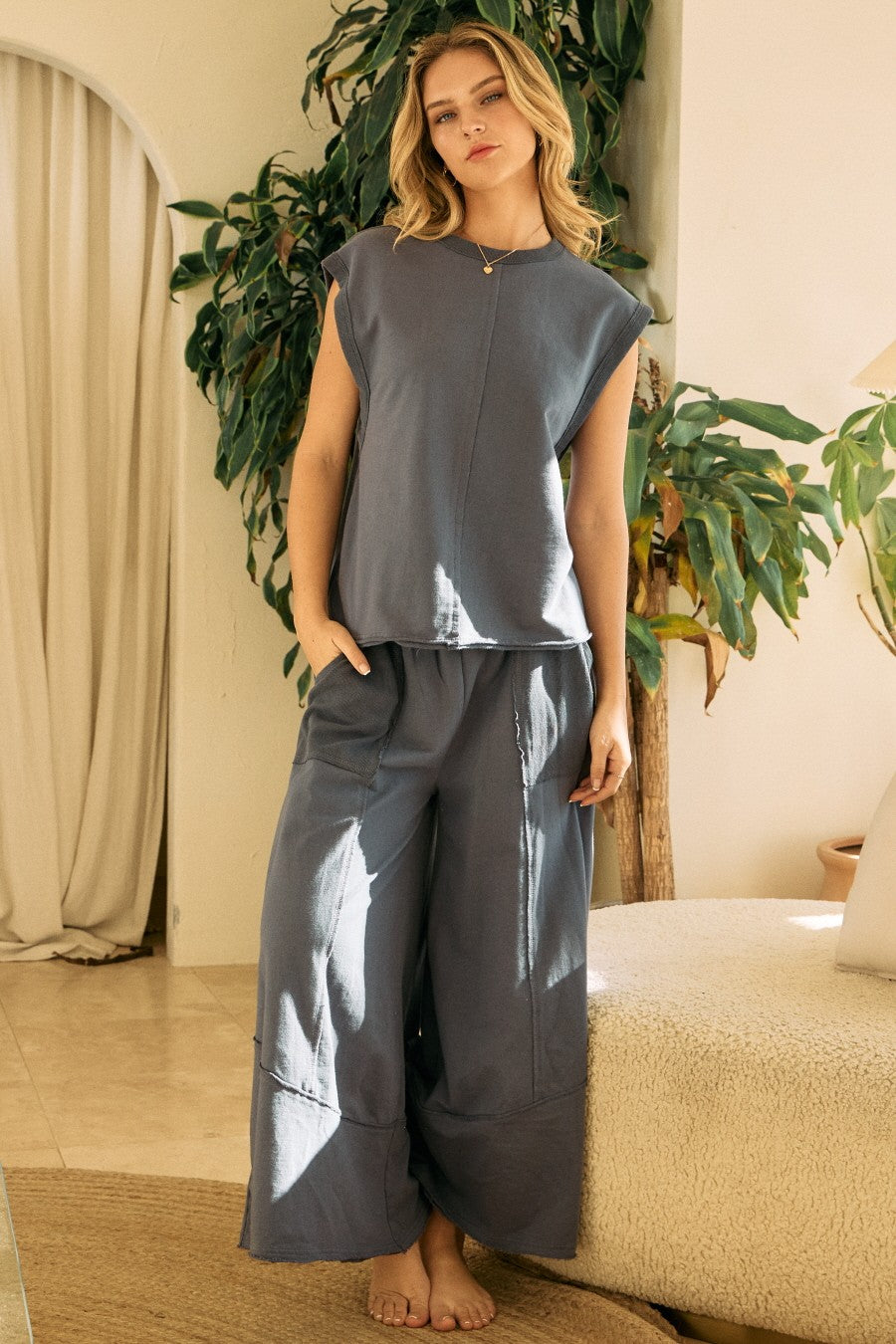 Beck Raw Edge Detail Set in Charcoal