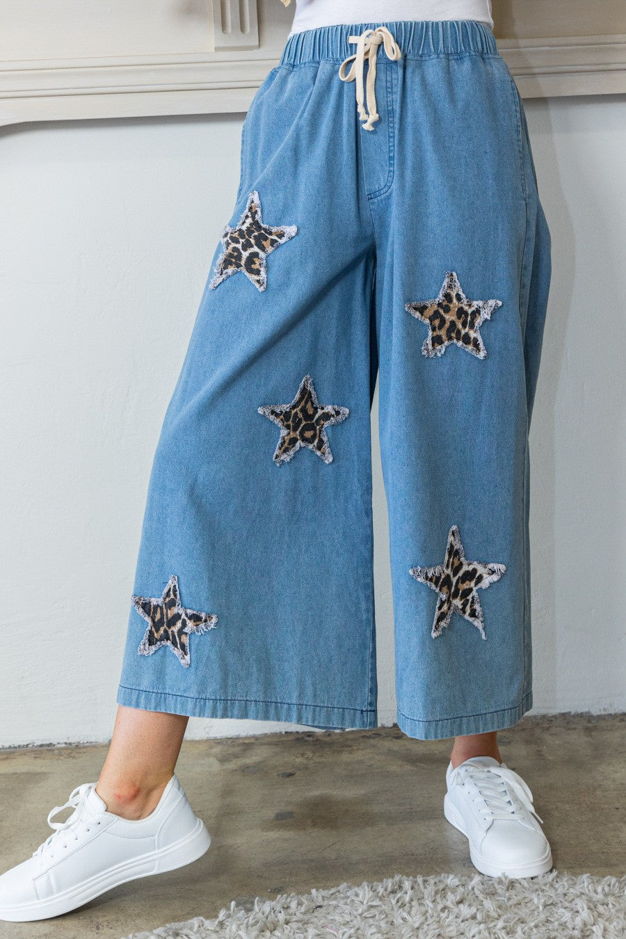 Star Patch Cropped Wide Leg Denim Pants