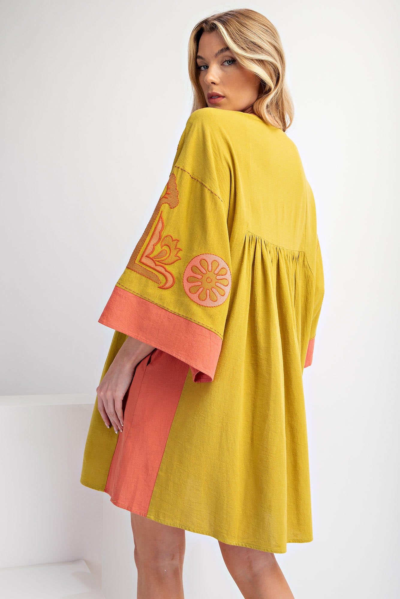 Easel EMBROIDERED LINEN WOVEN DRESS Kiwi